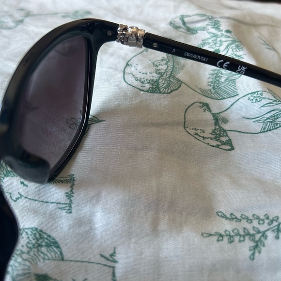 SWAROVSKI SUNGLASSES - Picture 4 of 5